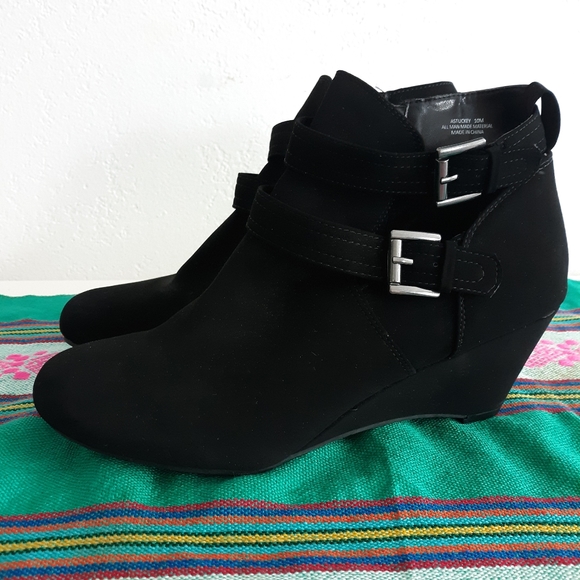 Unworn black wedge booties size 10 - Picture 11 of 13